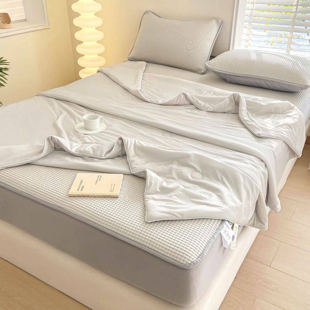 (CDH358) Set 4 món chếu điều hòa băng lạnh bọc chun kèm chăn thun mềm nhẹ MemMinBedding Luxury, chất liệu mát lạnh