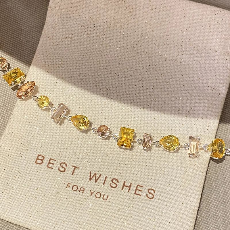 Vòng tay zircon kẹo vàng trong suốt với thiết kế tinh tế, phù hợp wear hàng ngày