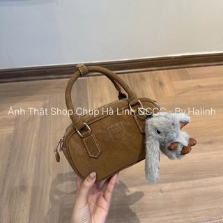 Túi Trống Chio Da Lộn Kèm Charm Thỏ Có Kèm Dây Đeo Chéo Size 20