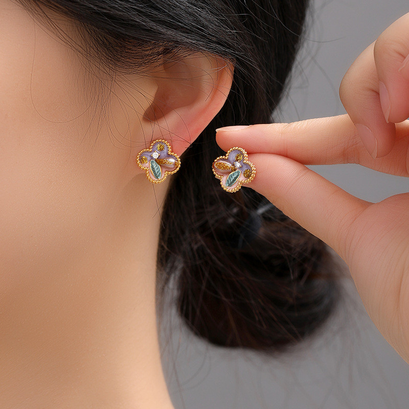Bông tai ngọc trai nước ngọt sang trọng có thể truy cập
