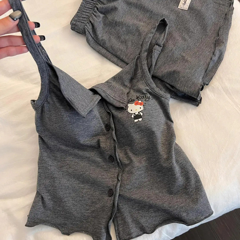 Bộ ngủ nữ đeo lỡ ngực in Hello Kitty hoạt hình màu xám, phong cách ngọt ngào, dáng đuôi yếm