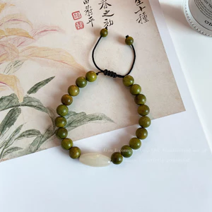 Đeo cặp vòng tay phong cách Trung Hoa với Hetian ngọc và đính hạt dây bện