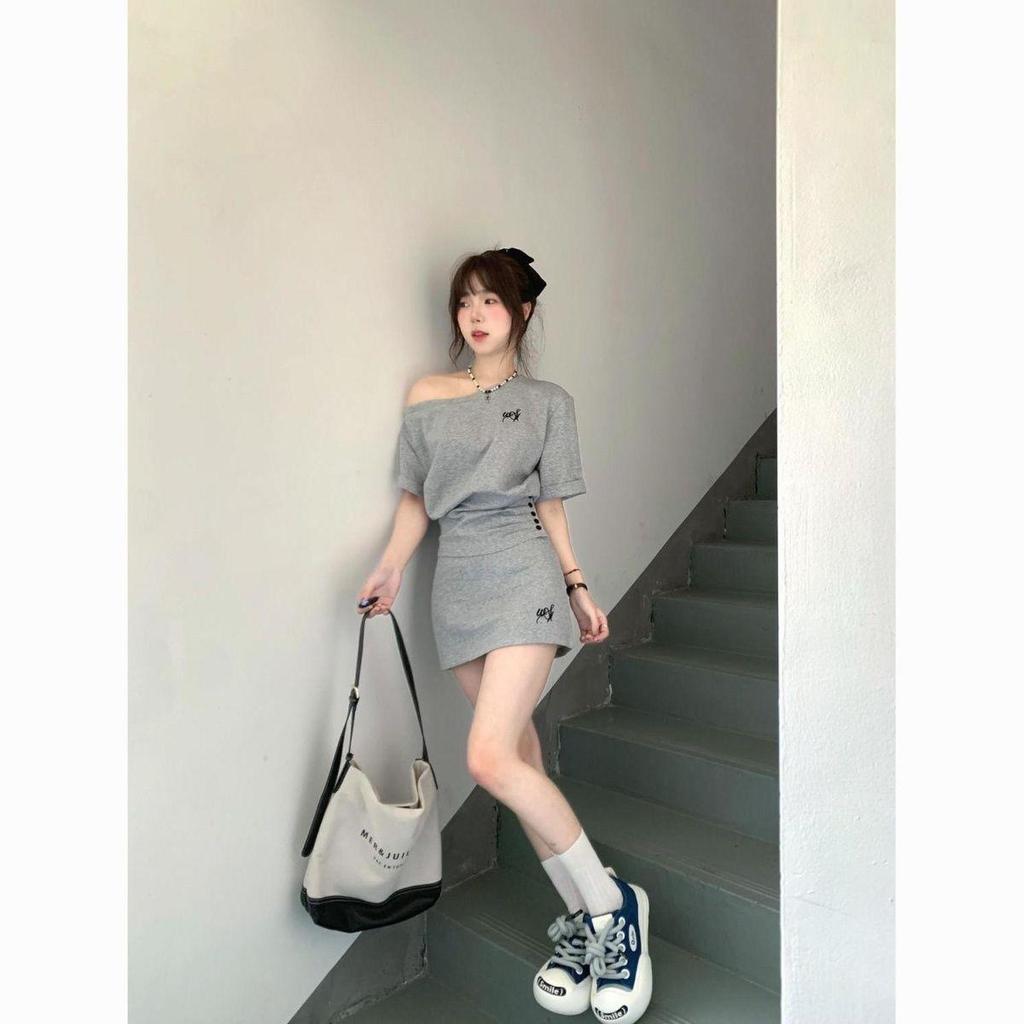 Bộ đồ thể thao phong cách Hàn Quốc dành cho nữ - Váy ngắn tay lệch vai, bộ hai mảnh
