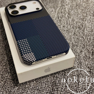 Mẫu nửa gói sợi carbon thích hợp cho vỏ điện thoại iPhone 17 Promax hút từ tính 16pro họa tiết lưới xanh đỏ 15pm cảm giác da siêu mỏng 14 / 13 / 12 nửa gói bìa cứng