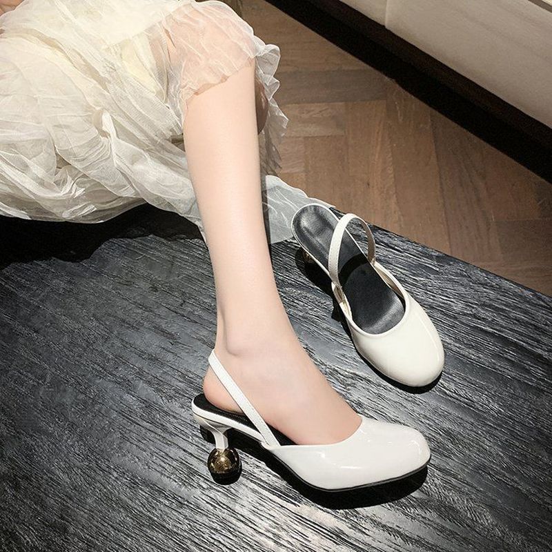 【✨Spot】2025 Giày Cao Gót Đế Mềm Thời Trang Độc Đáo Nữ / Đi Chơi Thanh Lịch Không Va Chạm Dép