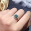 Nhẫn xanh ngọc lục bảo 1 carat hình vuông, thiết kế công chúa sang trọng