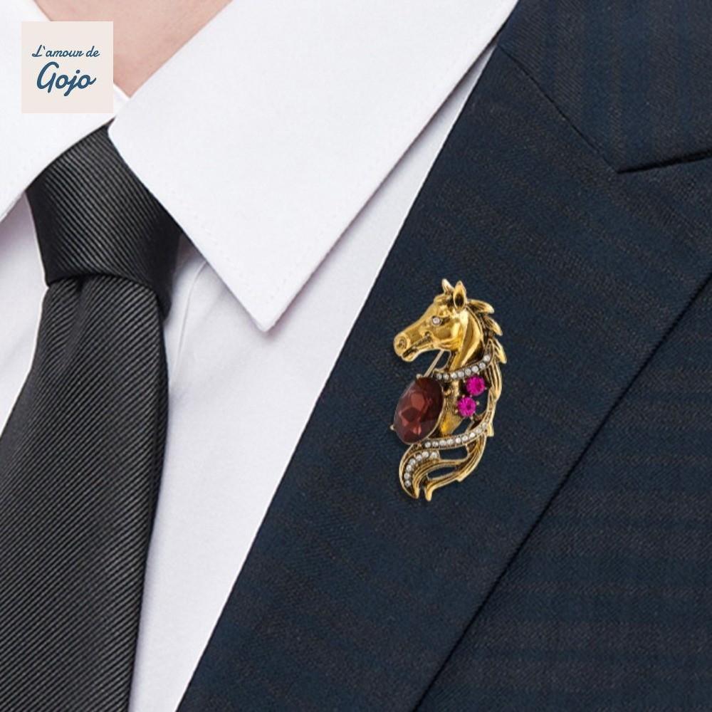 Đầu ngựa thổ cẩm cung hoàng đạo, trang sức kim loại và đá nhân tạo sáng tạo cho Tết Nguyên Đán