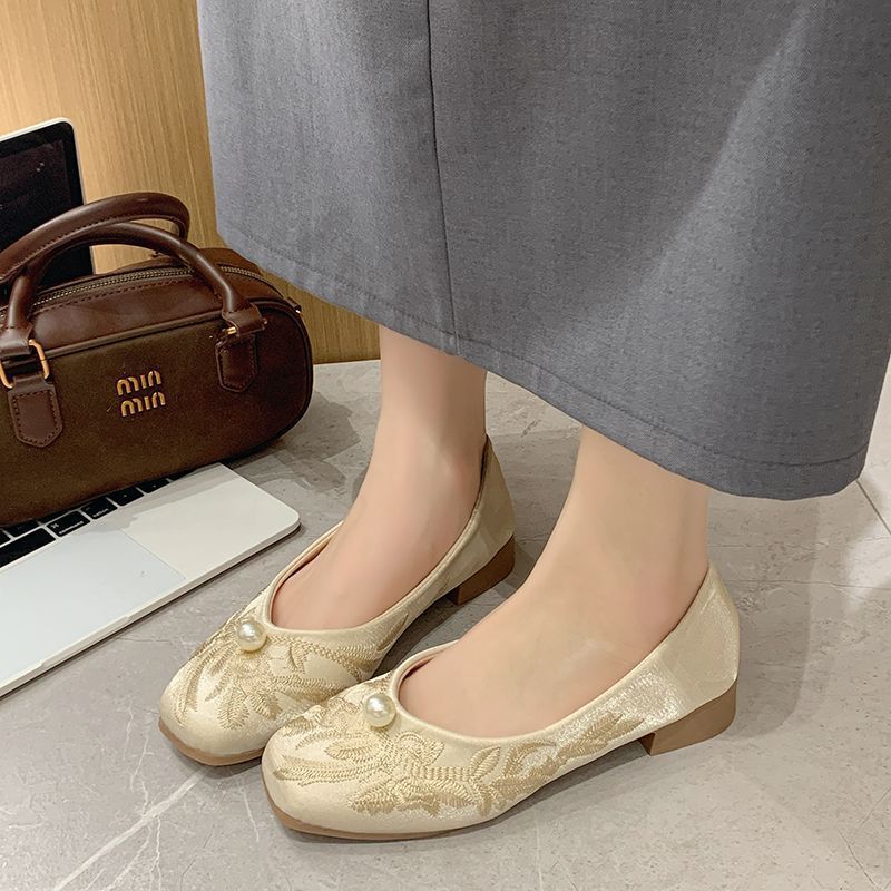 ✨Spot】Giày bệt nữ Giày đế dày thêu phong cách Trung Quốc mới/Mũi tròn Đế êm Không mỏi chân Giày nữ