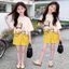 Bộ đồ thể thao mùa hè cho bé gái 2026 Phong cách mới Áo thun in hình hoạt hình trẻ em + Quần short Bộ đồ hai mảnh thông thường