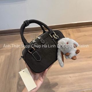Túi Trống Chio Da Lộn Kèm Charm Thỏ Có Kèm Dây Đeo Chéo Size 20