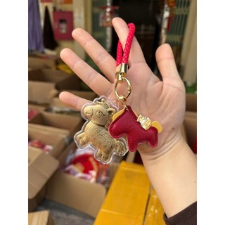 [hỏa tốc hcm]Móc khoá charm ngựa vàng 2026 có hộp và giấy kd thẻ- mang lại tài lộc, may mắn - Phụ kiện trang trí ANGI