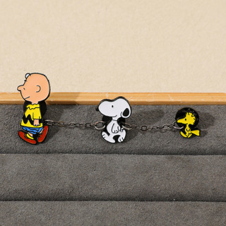 1 Chiếc Hoạt Hình Dễ Thương Snoopy Kim Loại Huy Hiệu Trắng Chó Beagle Hợp Kim Trang Trí Thổ Cẩm Phụ Kiện