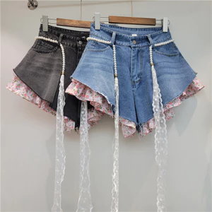 Quần short denim nữ retro với thiết kế khâu hoa hồng giả hai mảnh, phong cách thời thượng và ngọt ngào.