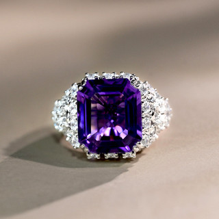 Nhẫn nữ hiện đại với kim cương tím zircon