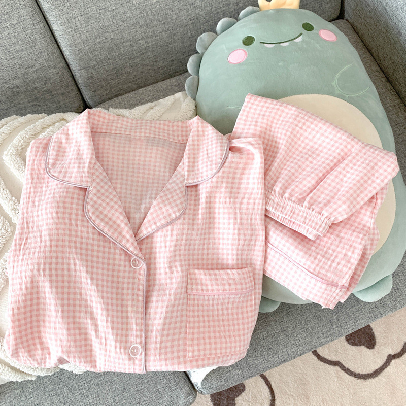 Bộ đồ ngủ màu hồng mềm mại dành cho nữ, phù hợp mùa xuân hè