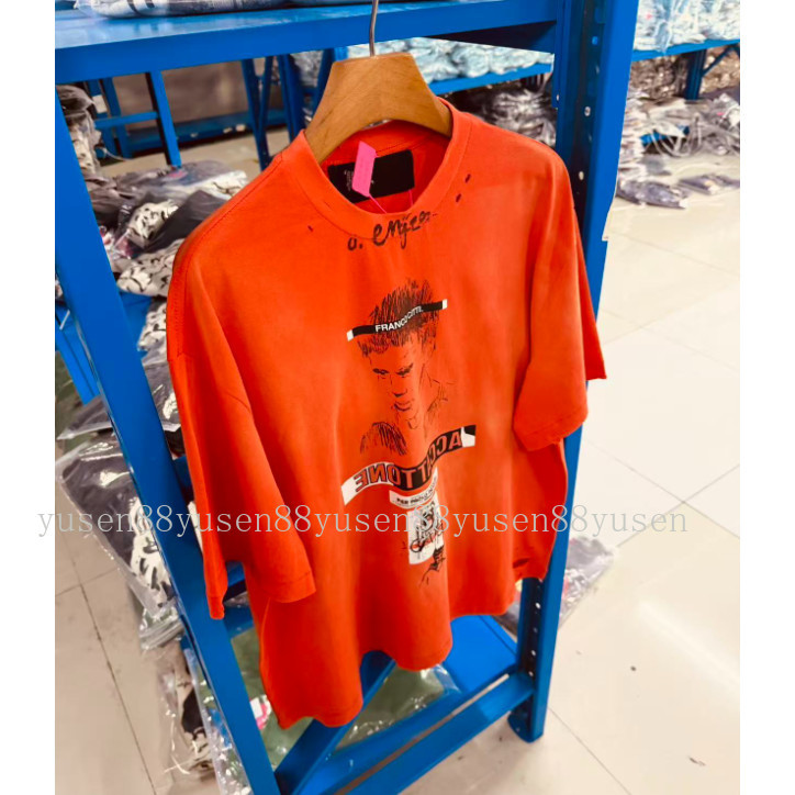 Áo Thun Ngắn Tay In Hình Chân Dung Màu Đỏ - Phong Cách Độc Đáo