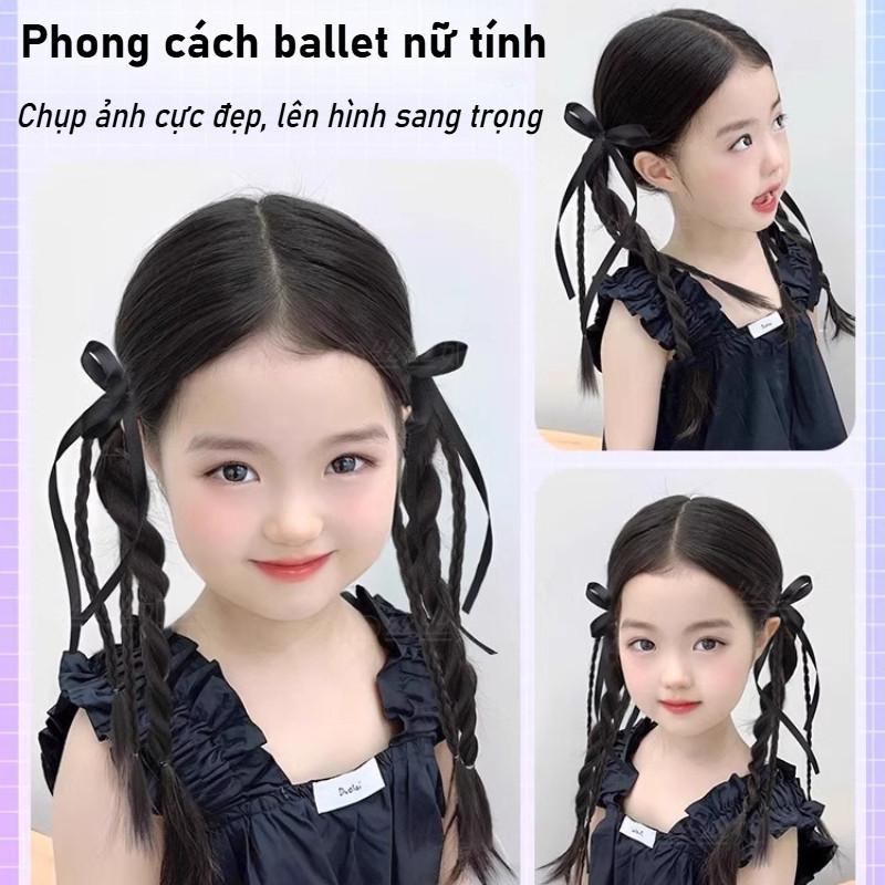 Bộ tóc giả cho bé gái, tết bím hai bên, có nơ, có chun nhỏ, dài 36–40 cm. Bím tóc tết, bím nhỏ
