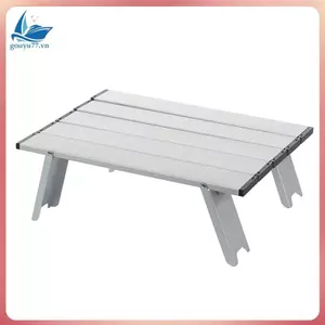 Bàn cắm trại di động từ hợp kim nhôm siêu nhẹ, dễ dàng gấp gọn cho các chuyến đi picnic và camping.