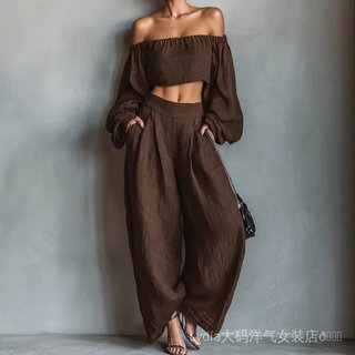 Quần short một vai và áo phông phong cách nghỉ dưỡng cho nữ, phù hợp mặc mùa hè