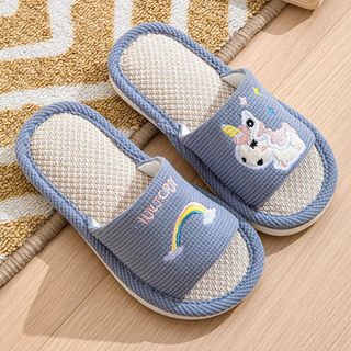 Dép đi trong nhà cho bé – Chất liệu linen thoáng mát, họa tiết ngựa dễ thương, chống trượt