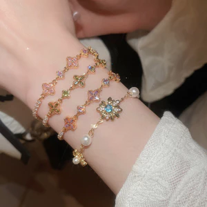 Vòng Tay Nữ Màu Vàng với Hoa Cubic Zirconia và Ngọc Trai, Có Thể Điều Chỉnh - Phù Hợp Cho Ngày Thường và Tiệc Tối