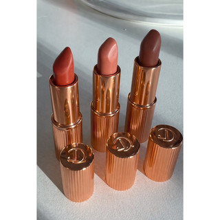 Charlotte Tilbury Matte Revolution Lipstick – Son Lì Mịn Môi, Lâu Trôi, Lên Màu Chuẩn, Không Khô