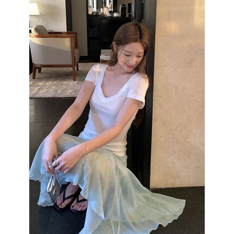 Váy chữ A màu xanh nhạt chấm bi, drape slimmer, phù hợp phong cách nhẹ nhàng mùa hè