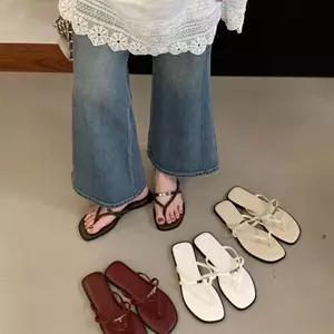 TT Phiên Bản Hàn Quốc Flip-Flops Nữ Mùa Hè 2026 Đầu Vuông Kim Loại Khóa Phẳng Tất Cả Trận Đấu Dép Dép