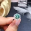 Nhẫn xanh ngọc lục bảo 1 carat hình vuông, thiết kế công chúa sang trọng