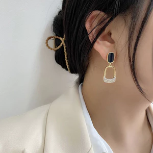 Bông tai hình học đơn giản bằng bạc S925 với kim cương, sang trọng năm 2024