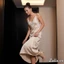 Váy dạ hội dài satin và ren cổ chữ V không tay hở lưng, phù hợp cho buổi tiệc tối