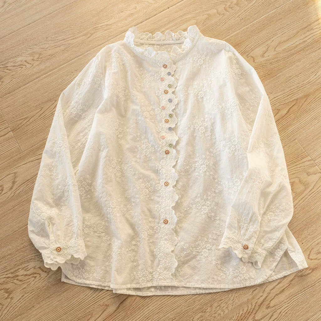 Áo sơ mi nữ thêu ren tay dài trắng/màu be, chất liệu cotton, phù hợp mặc đi làm
