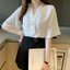 Áo sơ mi voan nữ tay ngắn cổ chữ V, thiết kế thời trang với chi tiết ngọc trai