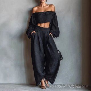 Quần short một vai và áo phông phong cách nghỉ dưỡng cho nữ, phù hợp mặc mùa hè