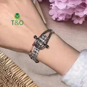 Vòng đeo tay pha lê sáng bóng punk tinh tế - Trang sức thời trang nữ mới