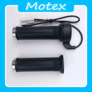 Tay ga xe điện Yadea X5 mẫu giác dẹp – Cao su non êm ái, chống nước, chống trơn trượt, 1 đôi phù hợp mọi xe