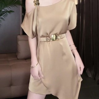 Bộ đồ nữ mới-Thu hút mọi ánh nhìn tại bữa tiệc tối với thiết kế lệch vai nhún eo đầy tinh tế