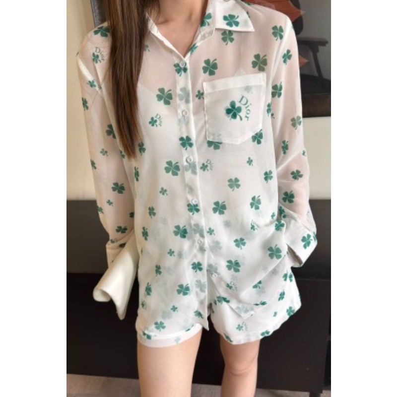 Bộ đồ nữ mới có áo sơ mi và quần short in hình ve áo