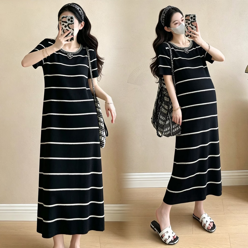 Áo bầu thời trang mùa hè với thiết kế sọc mỏng màu đen trắng tương phản