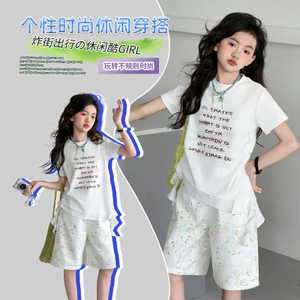 Bộ đồ thường ngày cho bé gái Mùa hè Phong cách mới Trẻ em Graffiti Quần giữa dáng rộng + Áo thun không đều Bộ đồ hai mảnh in chữ