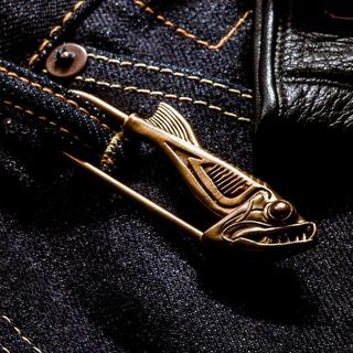 Mặt dây chuyền móc chìa khóa LUImo retro hình cá piranha thổ cẩm với pin đồng thau - Quà tặng độc đáo cho người yêu cá