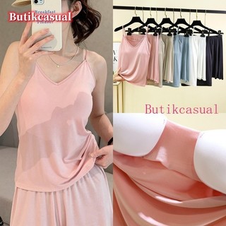 Bộ đồ ngủ cho nữ với thiết kế đơn giản ngực đệm và quần ngắn, phù hợp mùa hè