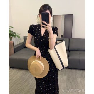 Quần áo nữ cỡ lớn với váy mùa hè thoáng mát, cổ áo sang trọng và form slim-fit
