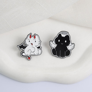 Trâm Balô và Quần Áo Hình Mèo Con Kim Loại Đen Trắng - Quà Tặng Dành Cho Fan Mèo
