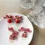Mặt dây chuyền và bông tai bánh dâu acrylic chất lượng cao, phù hợp làm quà tặng cho bé gái và phụ nữ
