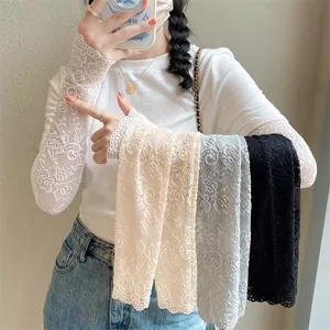 Đồ bảo vệ cánh tay bằng ren với thiết kế có lỗ thông gió và hình xăm giả cho nữ