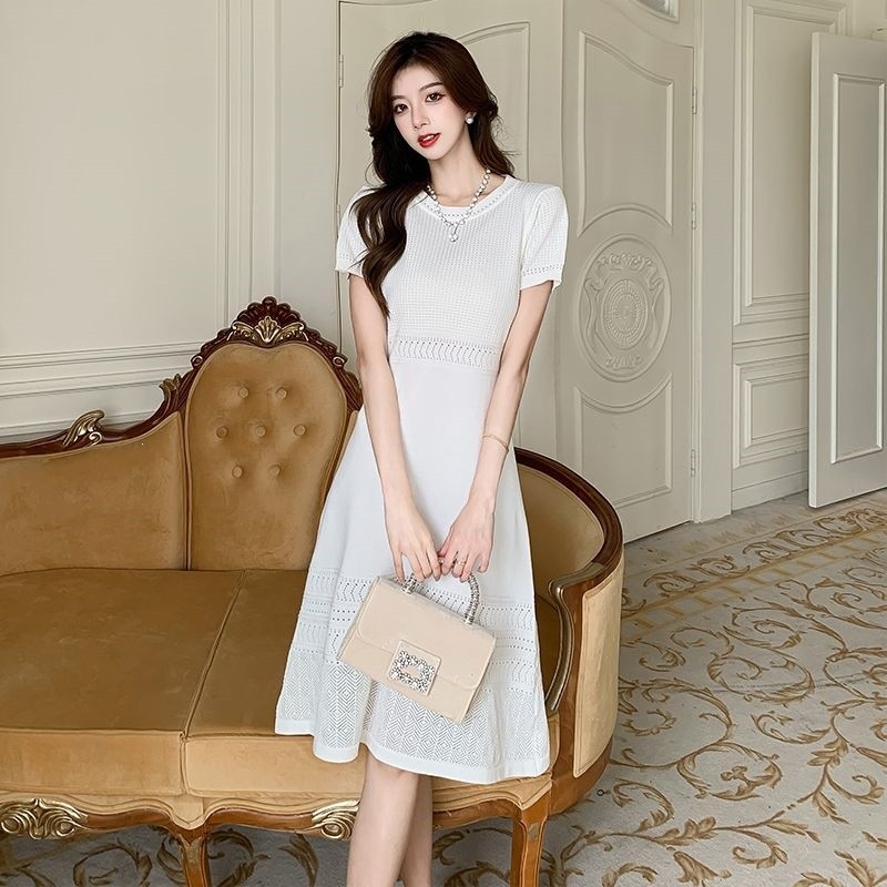 Đầm dệt kim ôm eo mùa hè, thời trang nữ mới, phong cách Pháp thanh lịch và ôm dáng với thiết kế khoét lỗ, đầm dài vừa