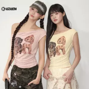 KUZHEN Áo Thun Nữ Mùa Hè Với Thiết Kế Hình Xiên Vai và Họa Tiết Chó Con Thả Vai Mỏng Tay Ngắn