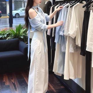 Bộ đồ áo sơ mi màu xanh dành cho nữ, thiết kế ôm, cảm giác thoải mái khi mặc, phù hợp mùa hè 2026