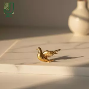 Bông tai hình bồ câu từ kim loại có chi tiết giống kim cương - Trang sức nữ hiện đại cho vẻ ngoài thanh lịch